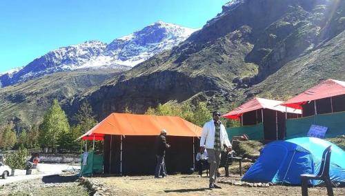 buddy hikers stay badrinath