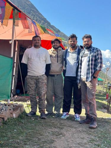 buddy hikers stay badrinath