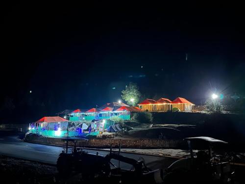 buddy hikers stay badrinath