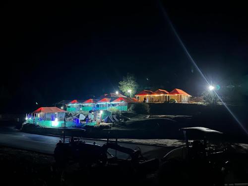 buddy hikers stay badrinath