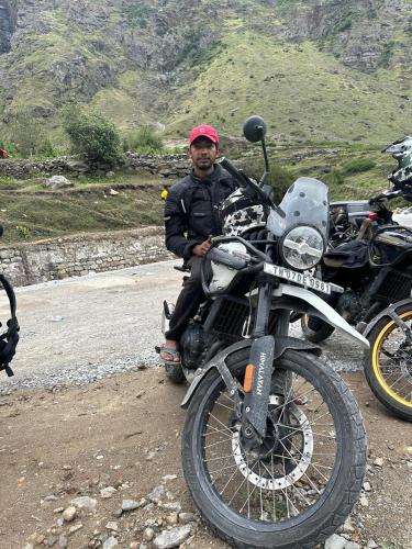 buddy hikers stay badrinath