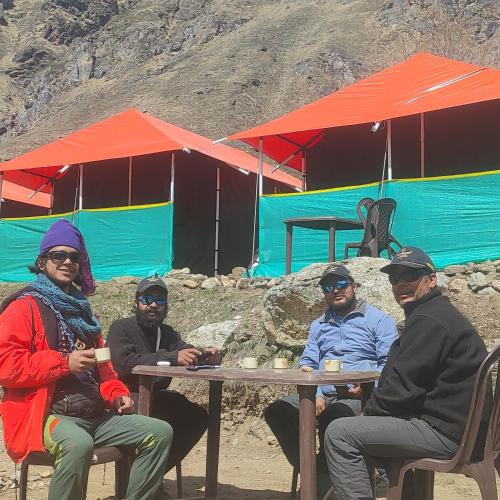 buddy hikers stay badrinath