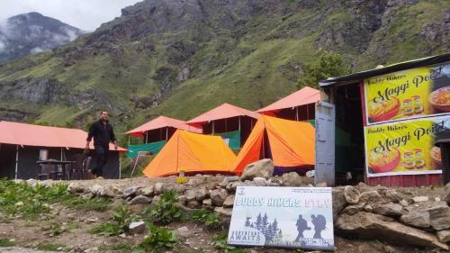 buddy hikers stay badrinath