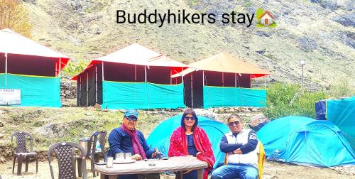 buddy hikers stay badrinath