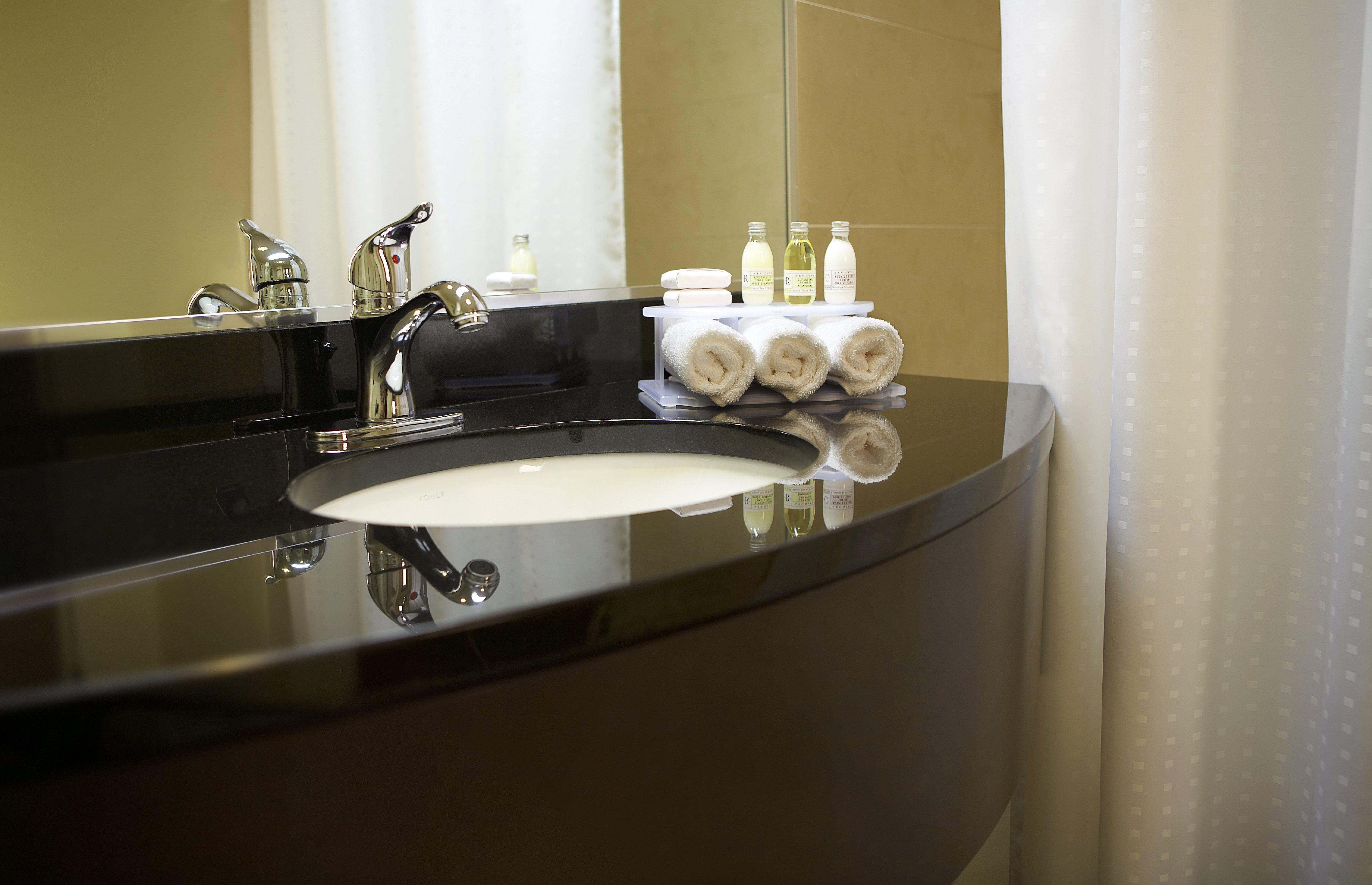 holiday inn hotel and suites montreal airport by ihg