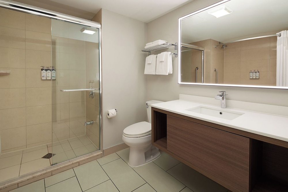 holiday inn hotel and suites montreal airport by ihg