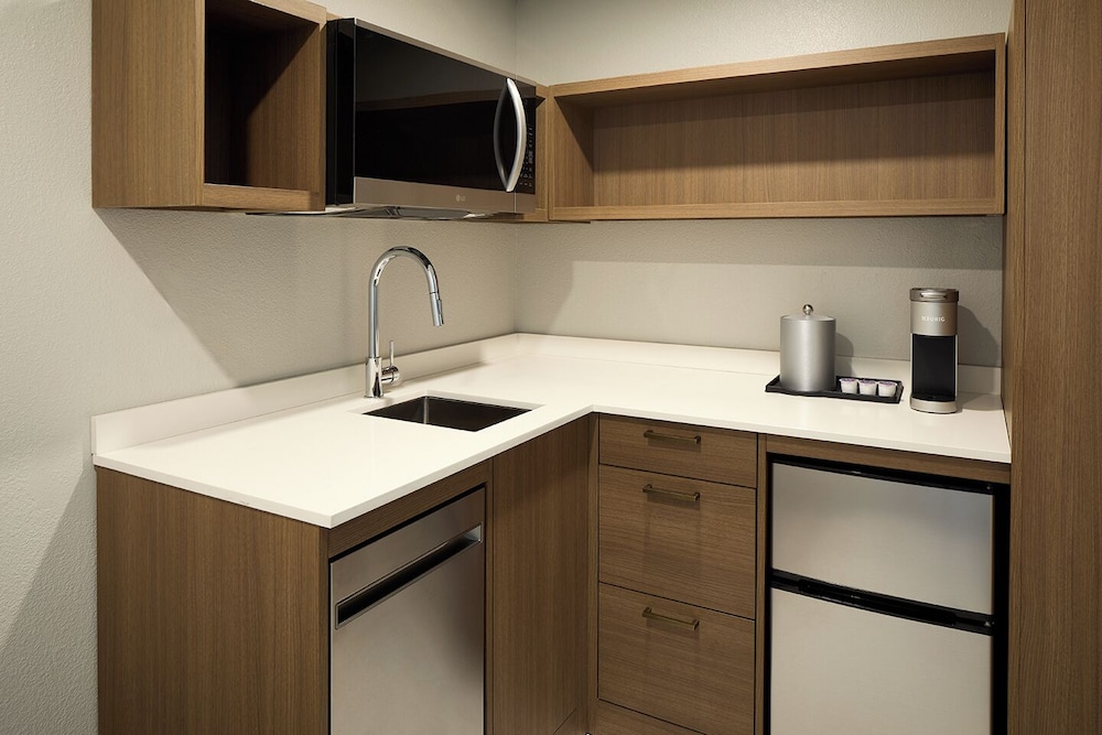 holiday inn hotel and suites montreal airport by ihg