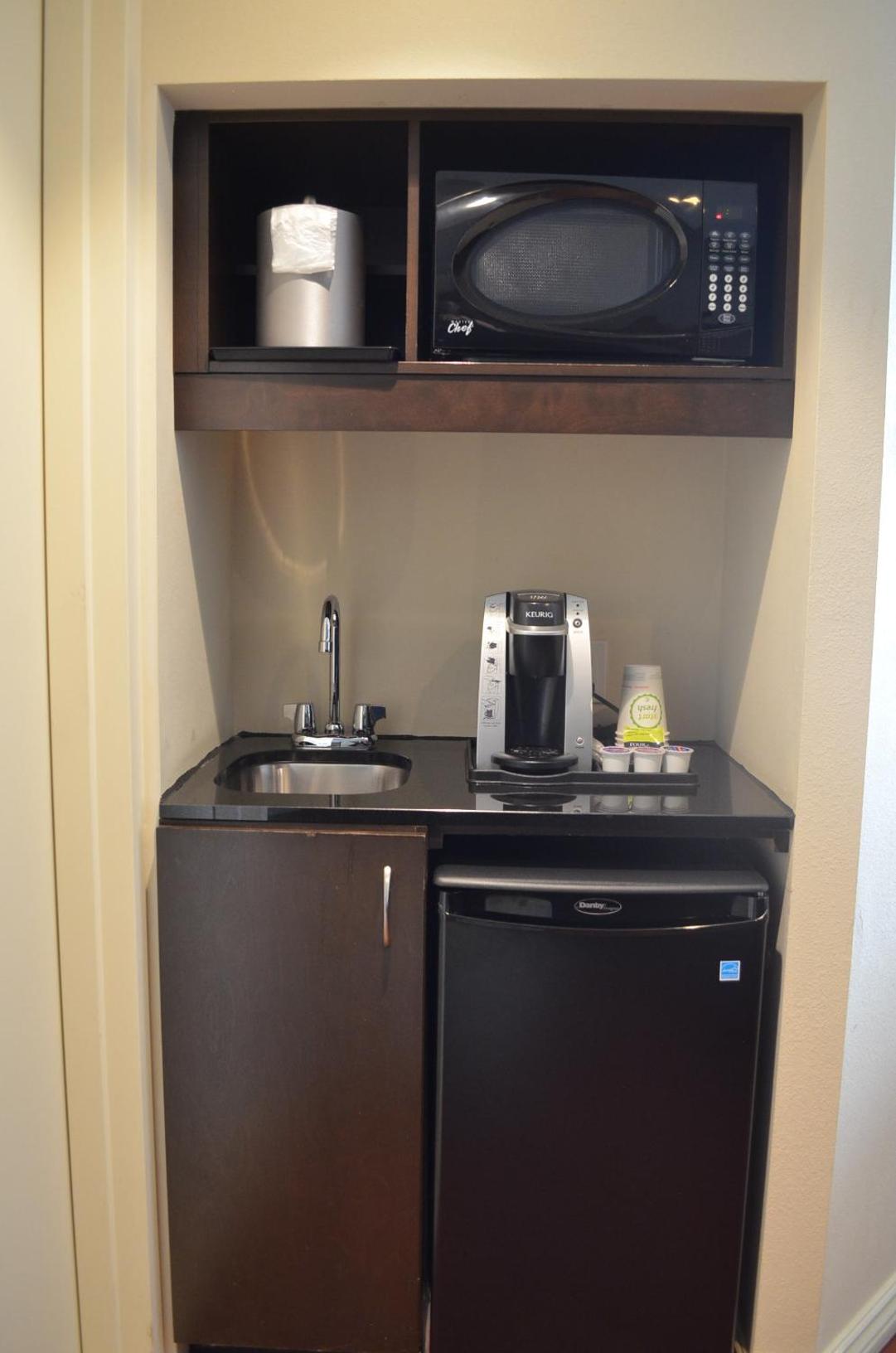 holiday inn hotel and suites montreal airport by ihg