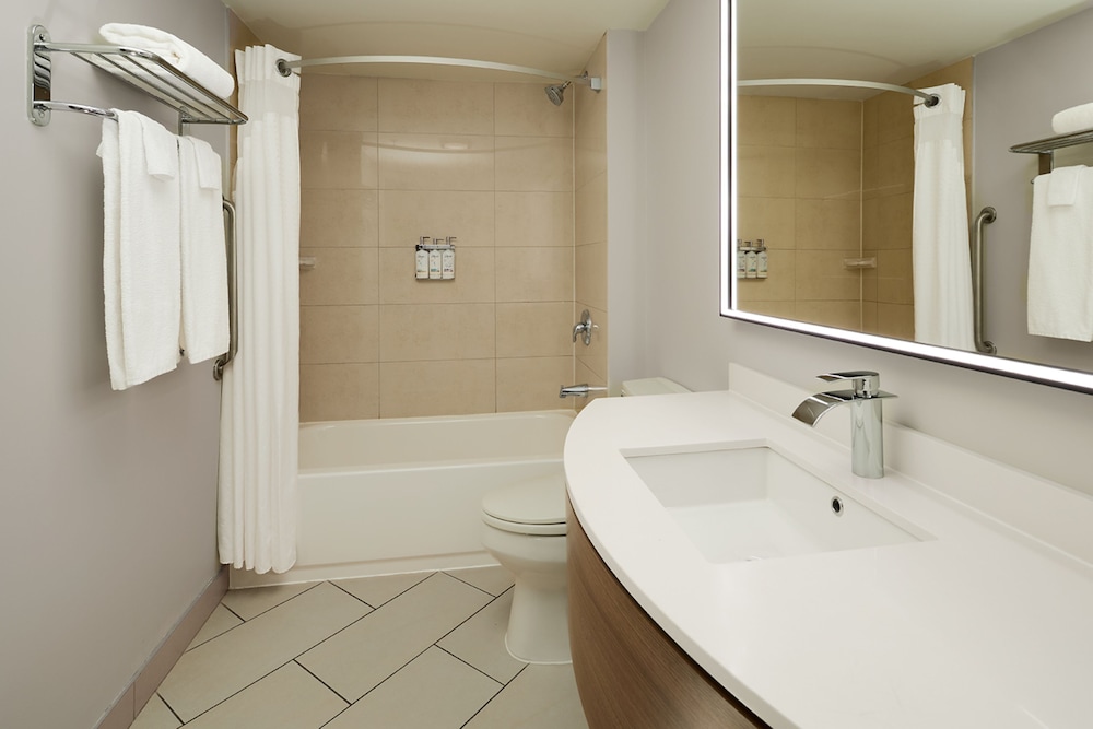 holiday inn hotel and suites montreal airport by ihg