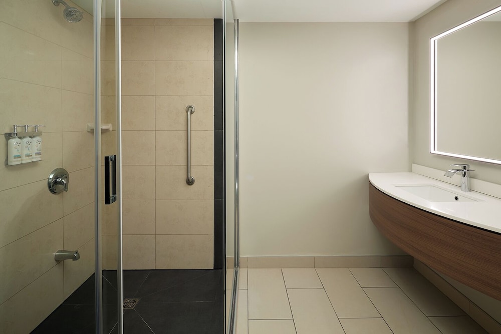 holiday inn hotel and suites montreal airport by ihg