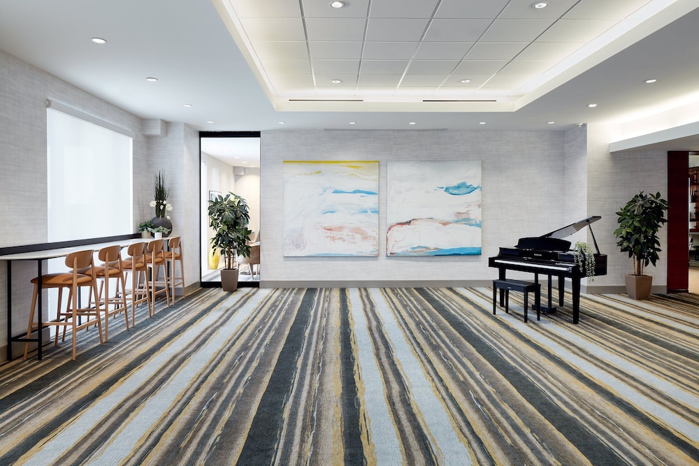 holiday inn hotel and suites montreal airport by ihg