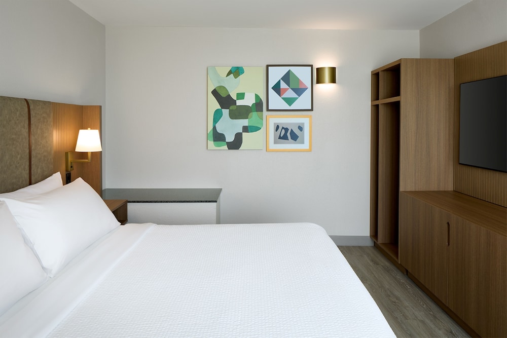 holiday inn hotel and suites montreal airport by ihg