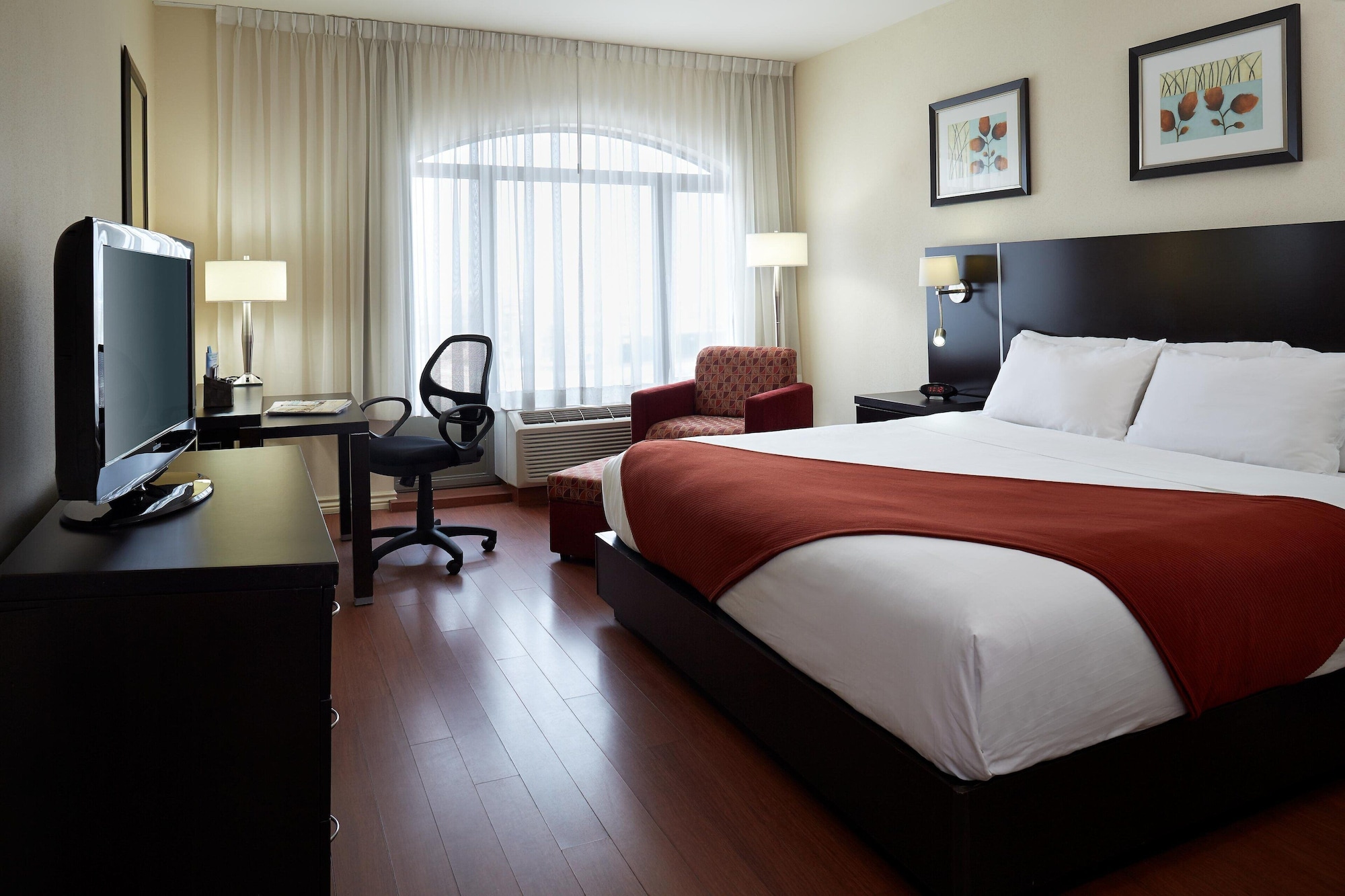 holiday inn hotel and suites montreal airport by ihg