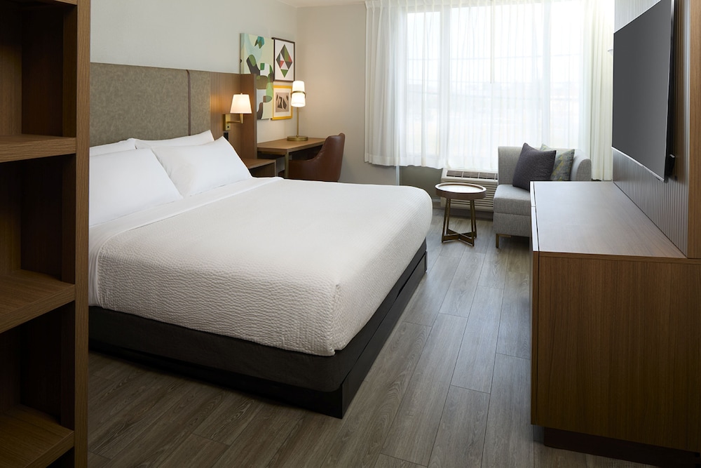 holiday inn hotel and suites montreal airport by ihg