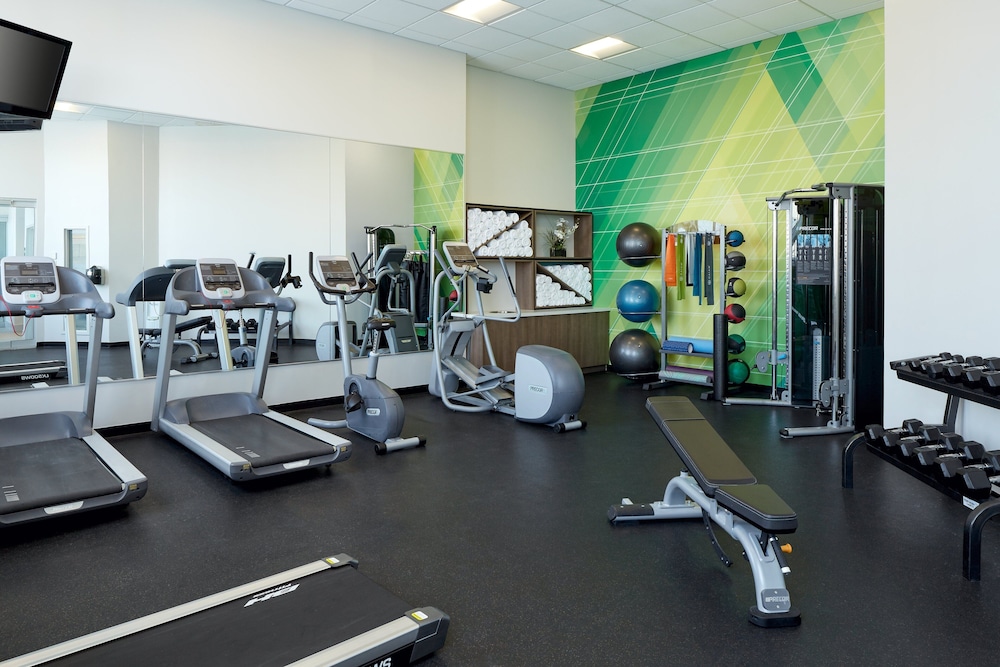 holiday inn hotel and suites montreal airport by ihg