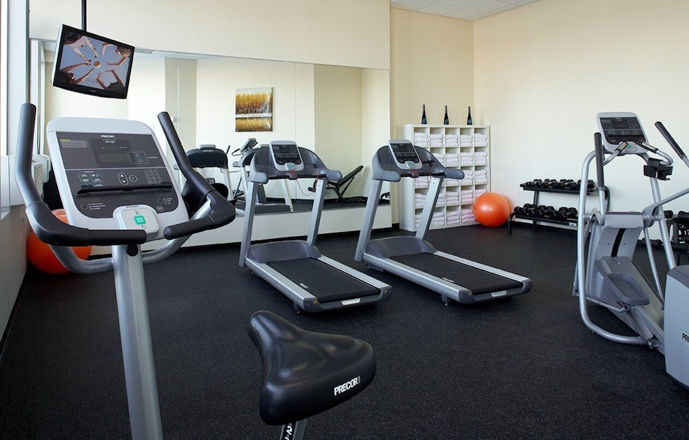 holiday inn hotel and suites montreal airport by ihg