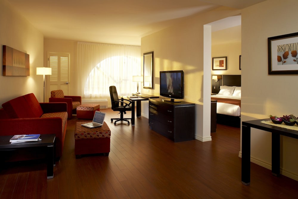 holiday inn hotel and suites montreal airport by ihg