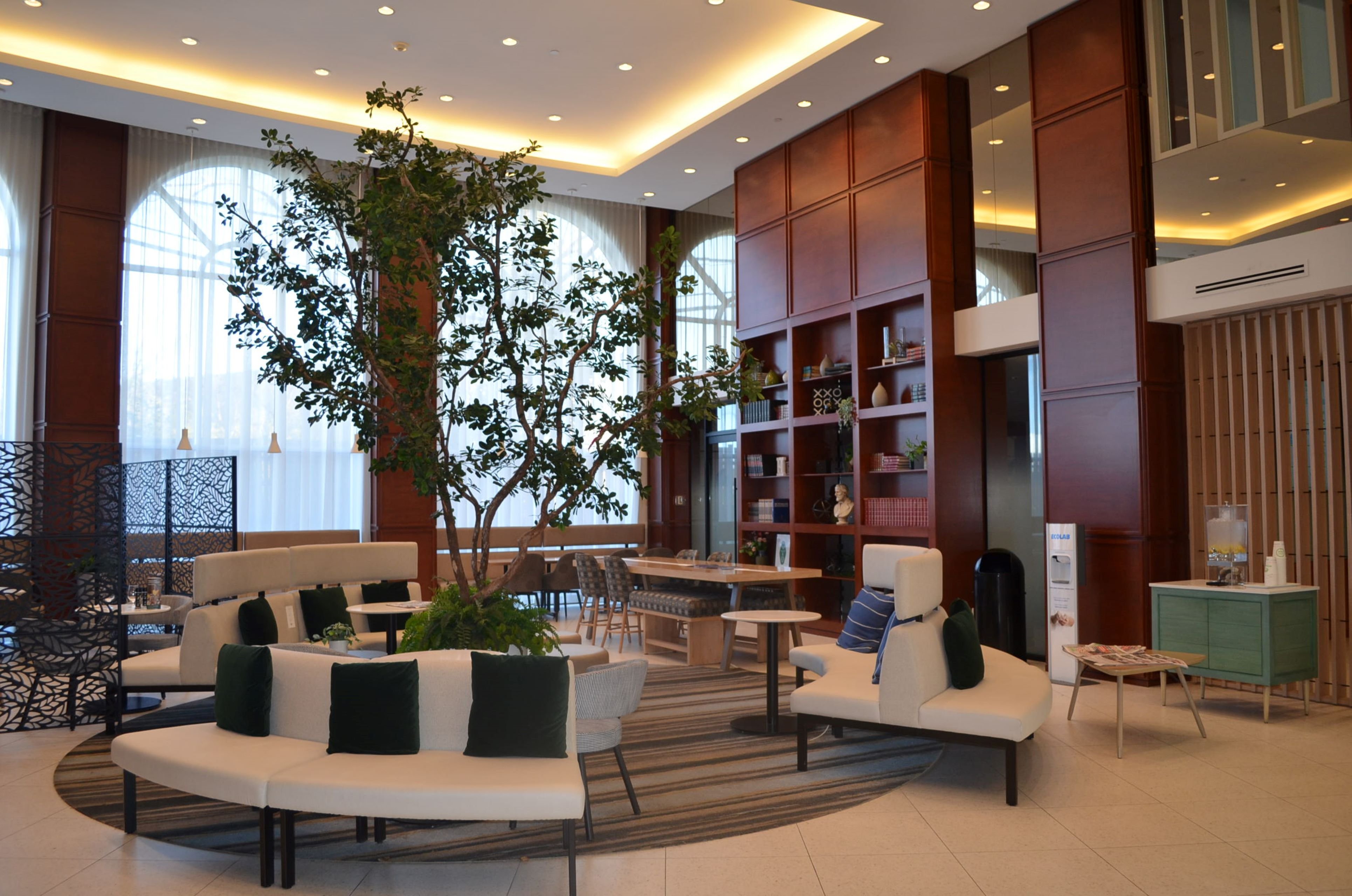 holiday inn hotel and suites montreal airport by ihg