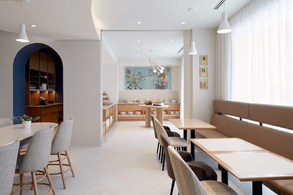 holiday inn hotel and suites montreal airport by ihg