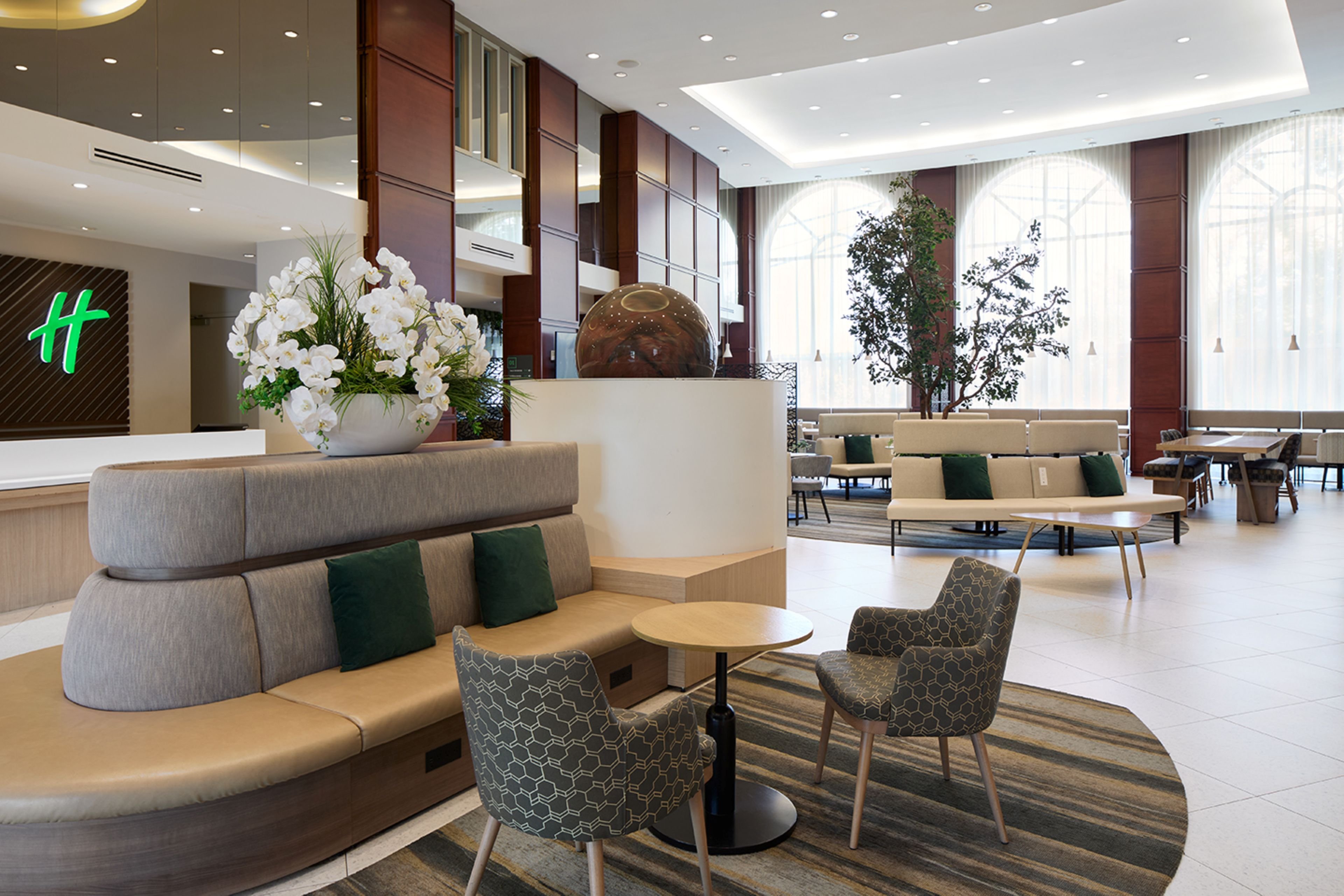 holiday inn hotel and suites montreal airport by ihg