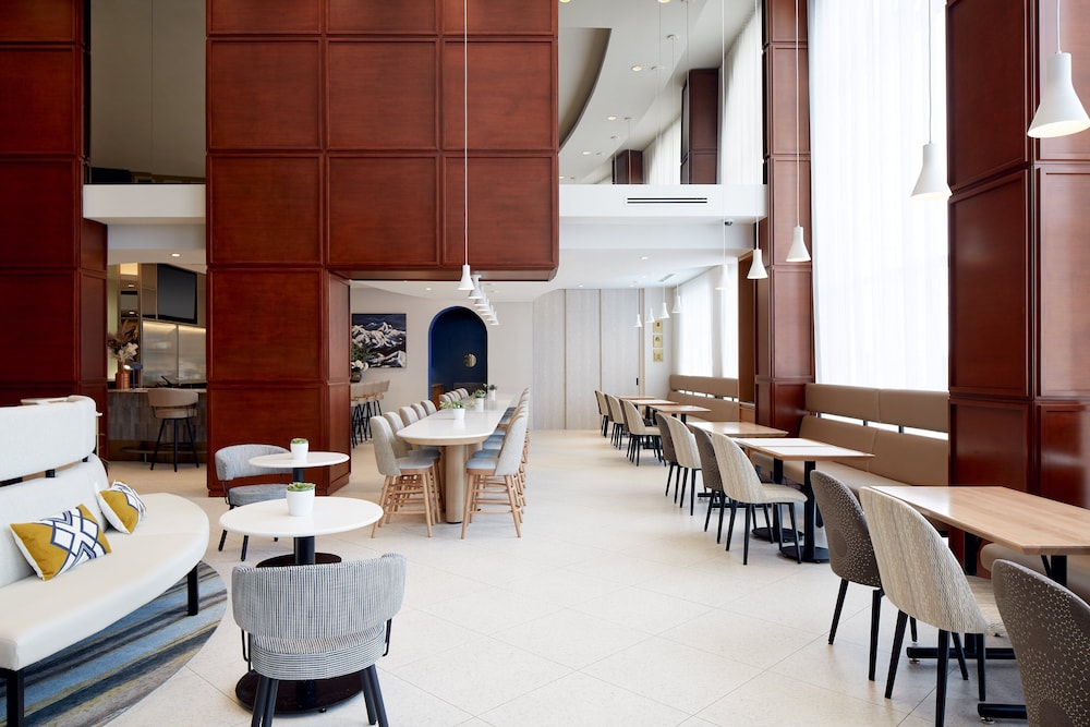 holiday inn hotel and suites montreal airport by ihg