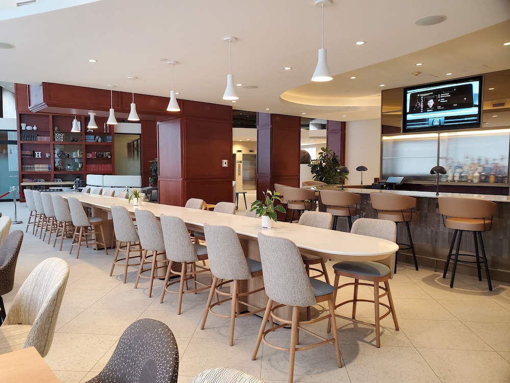 holiday inn hotel and suites montreal airport by ihg