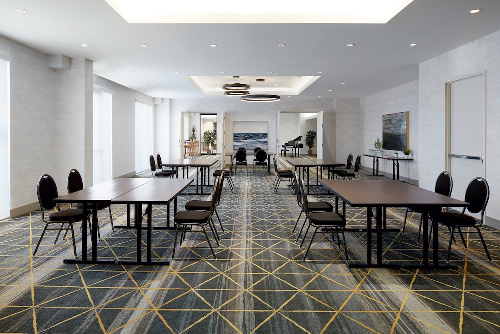 holiday inn hotel and suites montreal airport by ihg