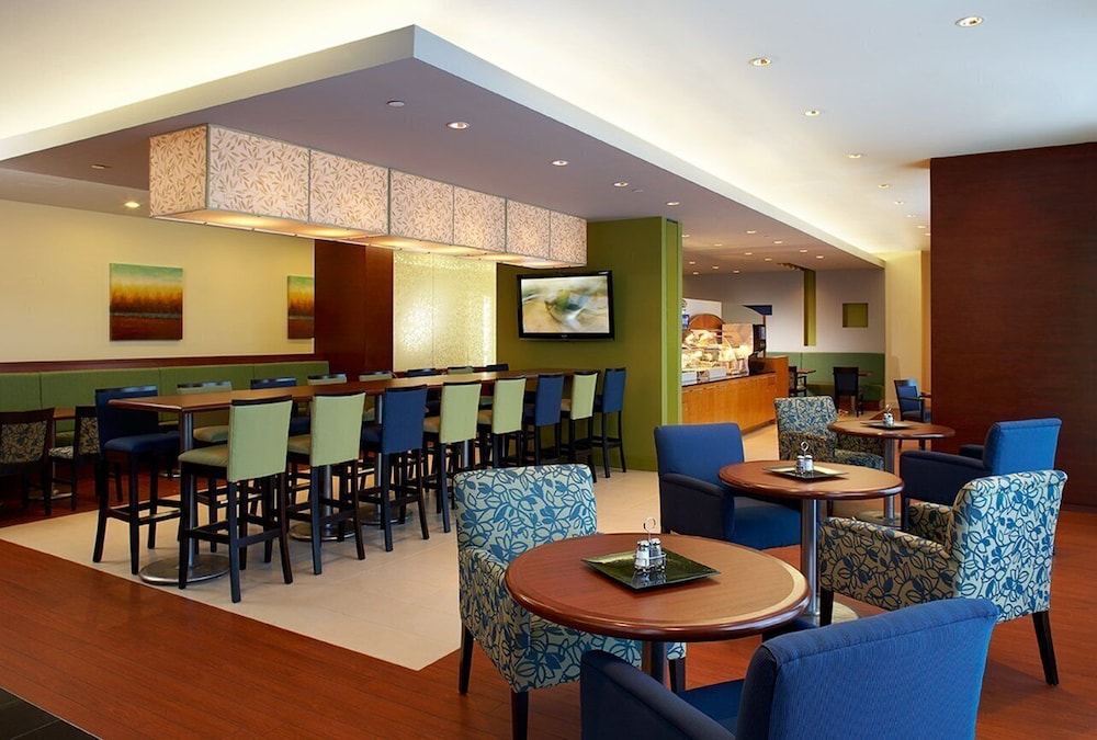 holiday inn hotel and suites montreal airport by ihg