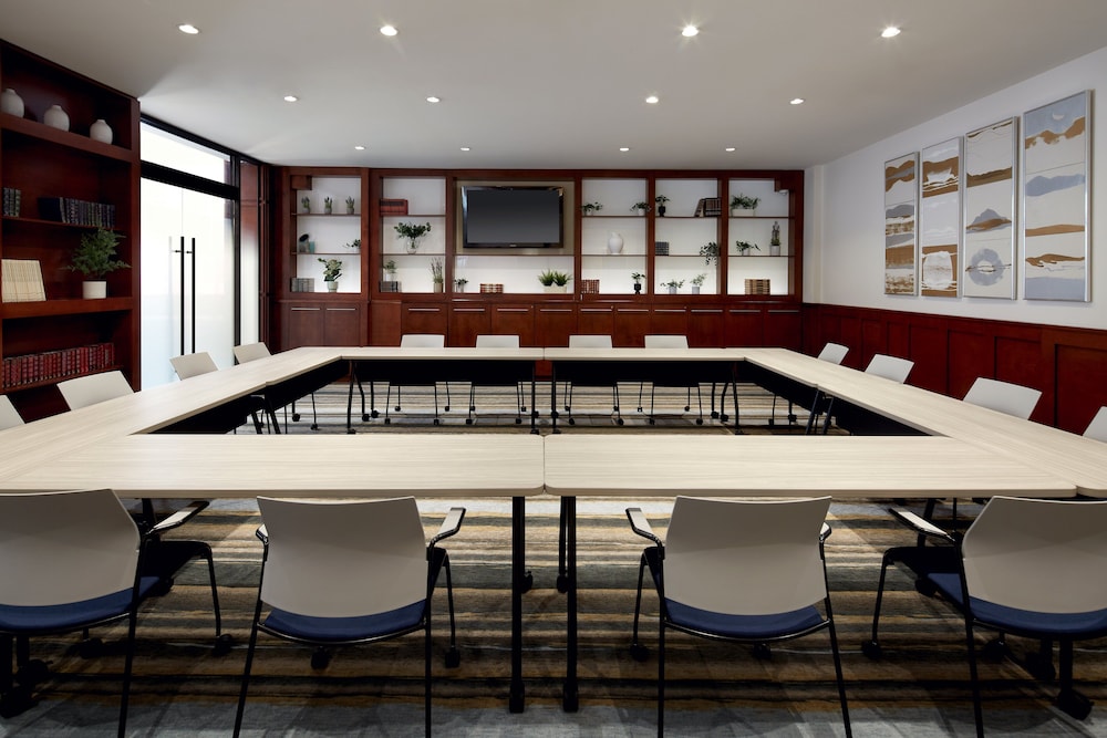 holiday inn hotel and suites montreal airport by ihg
