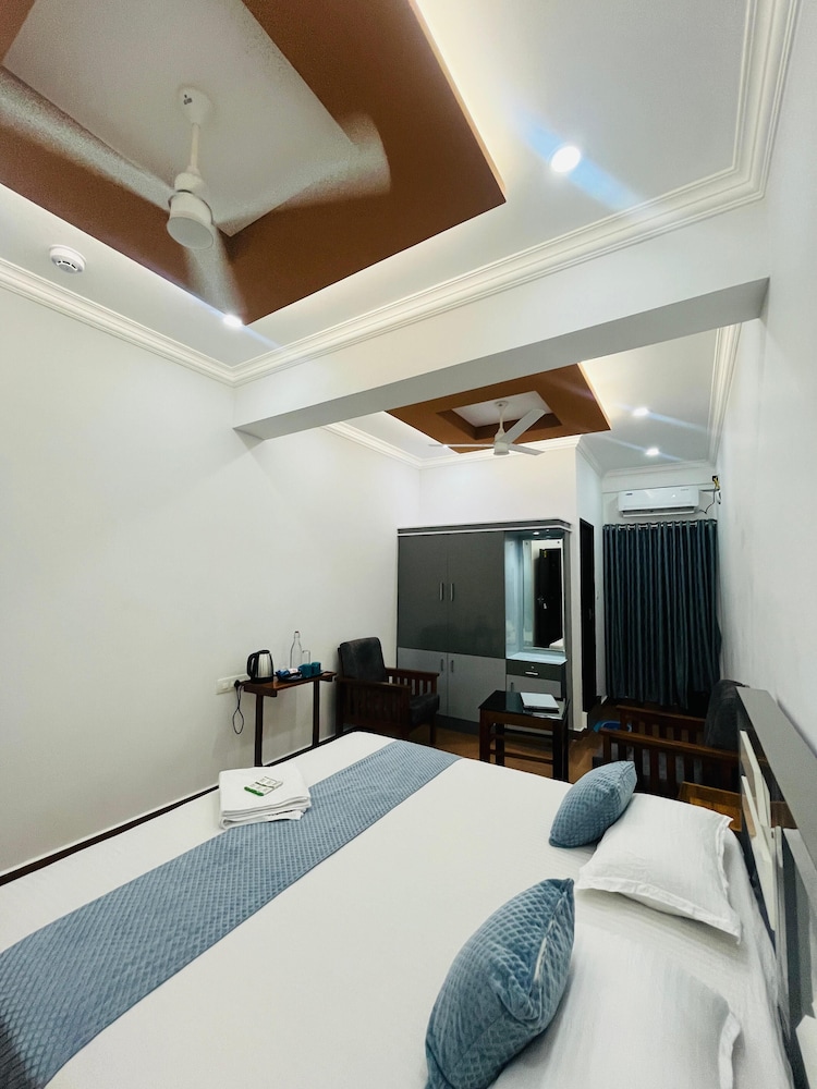 enroute delight residency