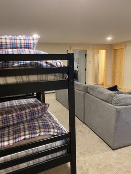 spacious sugarloaf condo