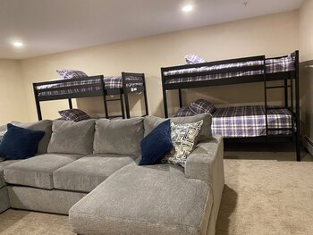 spacious sugarloaf condo