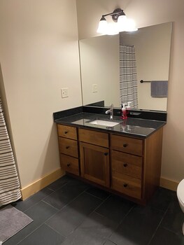spacious sugarloaf condo
