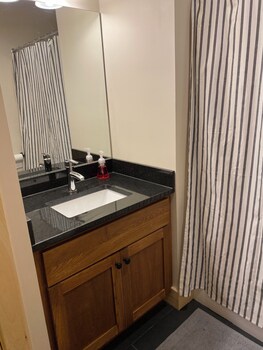 spacious sugarloaf condo