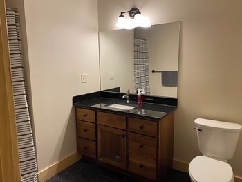 spacious sugarloaf condo