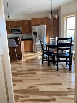 spacious sugarloaf condo