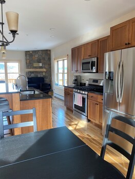 spacious sugarloaf condo