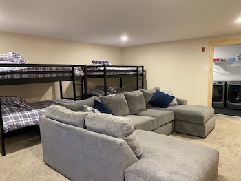 spacious sugarloaf condo