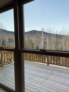 spacious sugarloaf condo