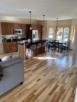 spacious sugarloaf condo