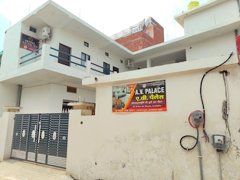 hotel a v palace ayodhya