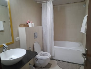 luxury serviced apartment near medanta medicity