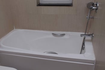 luxury serviced apartment near medanta medicity