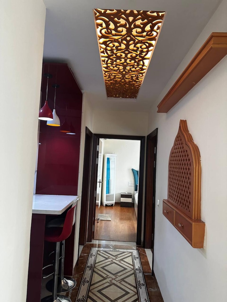 luxury serviced apartment near medanta medicity