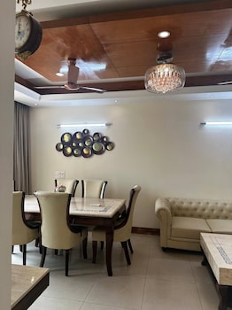 luxury serviced apartment near medanta medicity