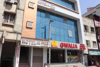 hotel r k villa
