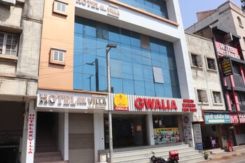 hotel r k villa