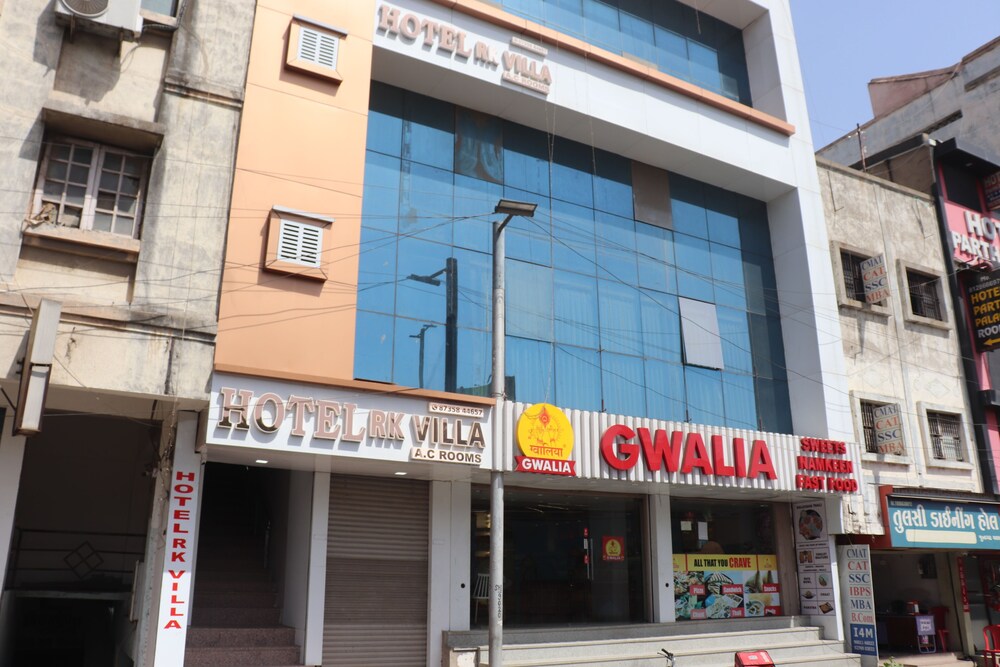 hotel r k villa