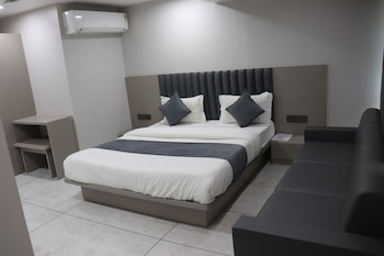 hotel r k villa