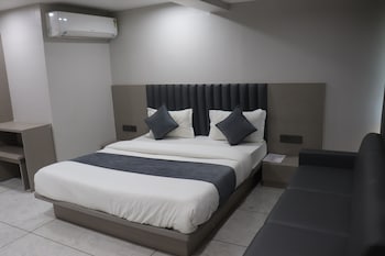 hotel r k villa